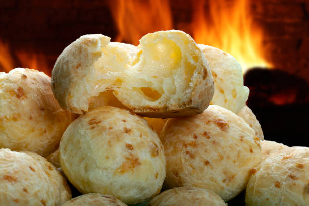 치즈 빵 바구니, 브라질 간식, 치즈 빵 - basket bread breakfast close up 뉴스 사진 이미지