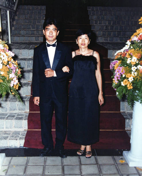 middle-aged mother with her young adult son celebrating his university graduation - 20th century style flash imagens e fotografias de stock