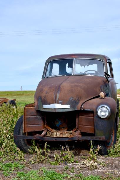 vecchio camion taxi - pick up truck old car traffic foto e immagini stock