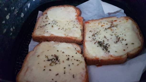 istock Bread in the air fryer 1460129703