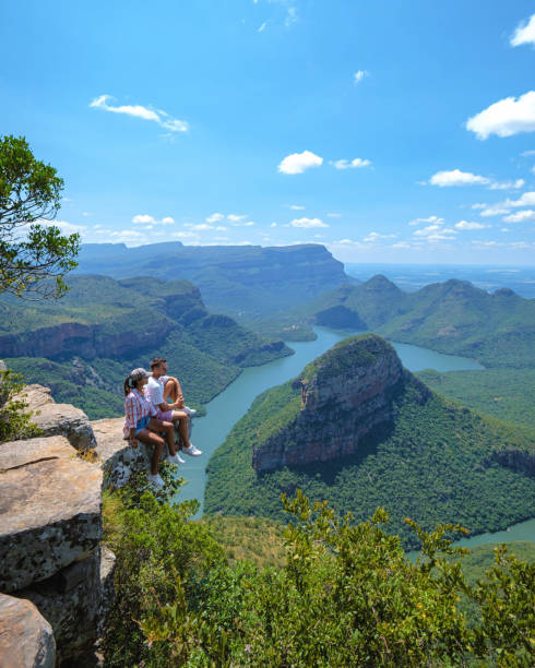 ruta panorama sudáfrica, cañón del río blyde con las tres rondavels ruta panorama sudáfrica - provincia de mpumalanga fotografías e imágenes de stock