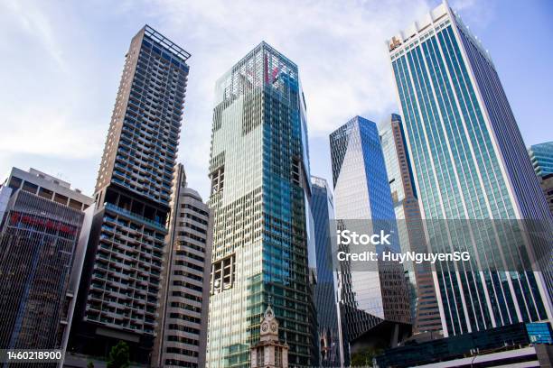 Pemandangan Gedung Pencakar Langit Di Pusat Kota Singapura Foto Stok - Unduh Gambar Sekarang