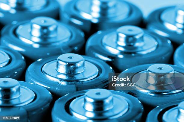 Batterie Aa Nel Freddo Blu - Fotografie stock e altre immagini di Alcalino - Alcalino, Ambiente, Attrezzatura