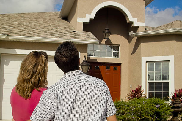 istock Couple Buying a Home 146024173