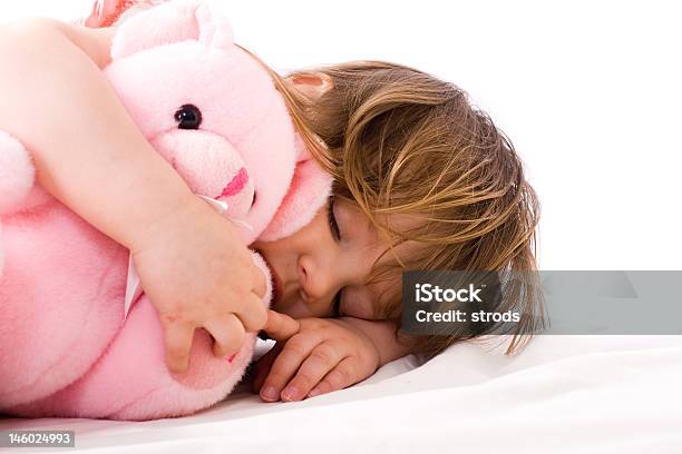 Ragazza Dorme Con Orsacchiotto - Fotografie stock e altre immagini di Accessibilità - Accessibilità, Allegro, Amicizia