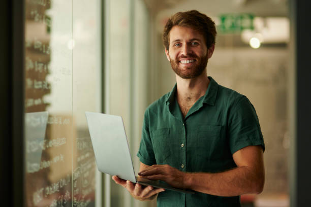 Information technology, laptop and man portrait with data analytics, statistics and research for system software. Happy person, worker or digital programmer on pc programming and glass board planning tecnología de la información, portátil y retrato del hombre con análisis de datos, estadísticas e investigación para software de sistema. persona feliz, trabajador o programador digital en programación de pc y planificación de tableros de vidrio
