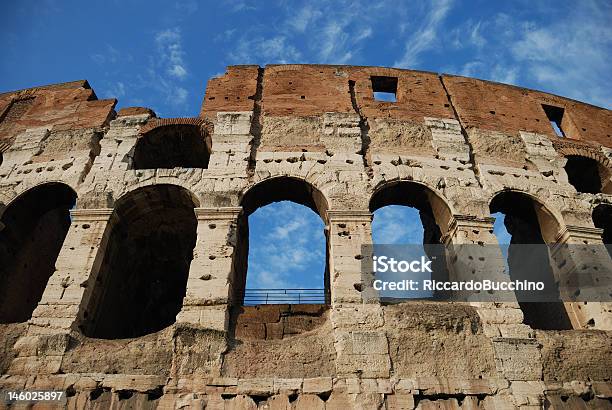 Colosseo Roma Italia Foto de stock y más banco de imágenes de Anfiteatro - Anfiteatro, Arquitectura, Azul