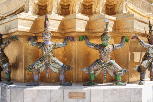 golden garuda at grand palace bangkok - garuda bangkok thailand gold imagens e fotografias de stock