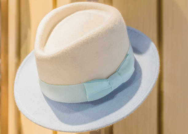 women's white wool top hat - hat trick imagens e fotografias de stock