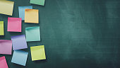 haftnotizen-an-einer-tafel.jpg?b=1&s=170x170&k=20&c=1UDu_YwlcHpapjtJiErVf0gBRGUEy8BQFYJzijDwuZ0=