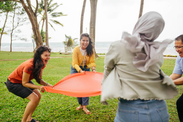 employee play team building games in the weekend