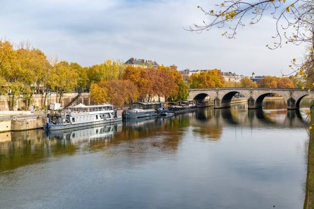 istock Paris, ile Saint-Louis, beautiful houses 1460462406