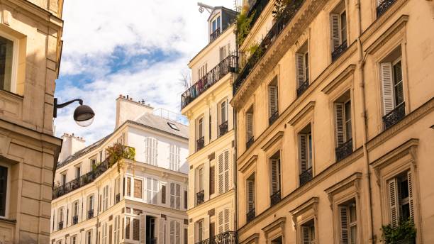 paris, edifícios em montmartre - building exterior built structure street paris france - fotografias e filmes do acervo