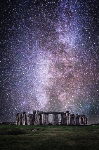 A vertical closeup shot of the archaeological site of Stonehenge under the starry sky