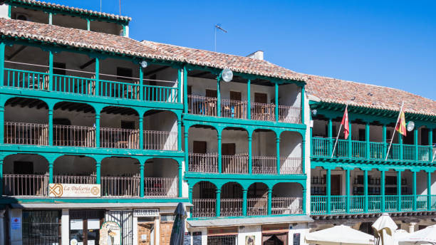 belle place à chinchon, madrid, espagne - madrid built structure house spain photos et images de collection