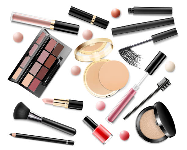 zestaw do makijażu. realistyczne produkty kosmetyczne: cień do powiek, puder, róż, eyeliner, korektor, szminka i błyszczyk, podkład, lakier do paznokci, tusz do rzęs i pędzle do makijażu izolowane na białym tle. - makijaż stock illustrations