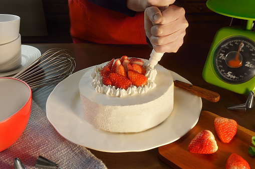 Image for Decorating Strawberry Cake/Studio Shot/Close Up