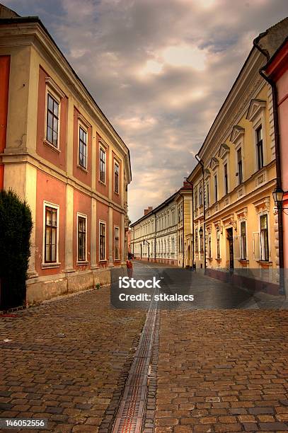 Vecchia Strada - Fotografie stock e altre immagini di Ambientazione esterna - Ambientazione esterna, Ampio, Architettura