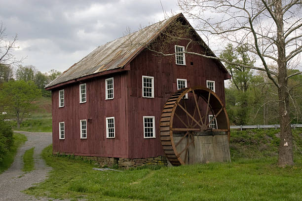 istock Red Grist Mill on a Rainy Day 146052571