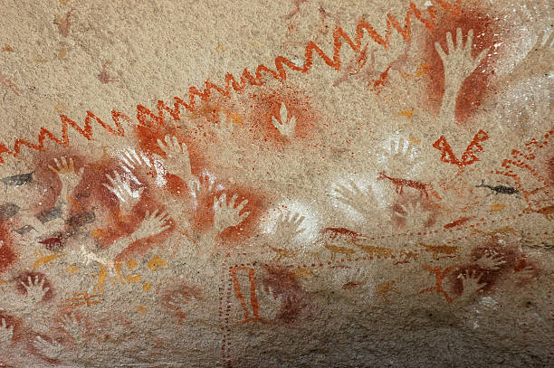 istock Prehistoric Cave Painting 146054200