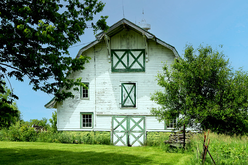 a countryside farm barn barnyard harvest white green rural farming usa hayloft