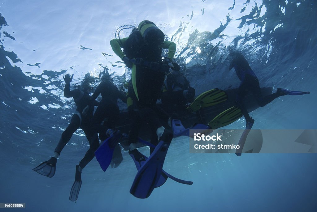Mergulhadores na surf - Foto de stock de Amizade royalty-free