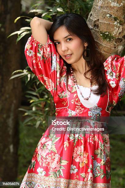 Chica Asiática Foto de stock y más banco de imágenes de Adulto - Adulto, Adulto joven, Aire libre