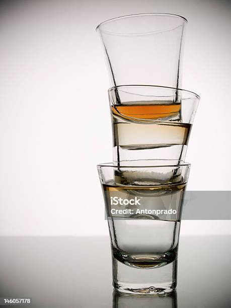 Три Фотографии Виски — стоковые фотографии и другие картинки Алкоголь - напиток - Алкоголь - напиток, Вертикальный, Вечеринка