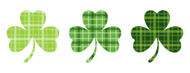 ilustrações, clipart, desenhos animados e ícones de conjunto de clip-art de folhas de trevo irlandês em texturas xadrez em cores verdes e fundo isolado. - clover leaf green spirituality