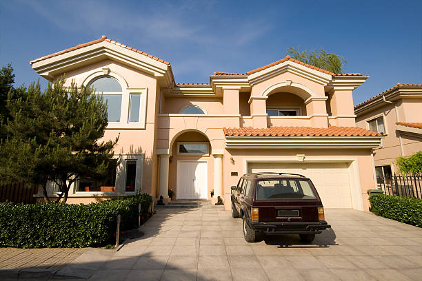 simple familiares casa estilo mediterráneo, la zona suburbana de beijing, china, preliminar de - house detached house garage outdoors fotografías e imágenes de stock