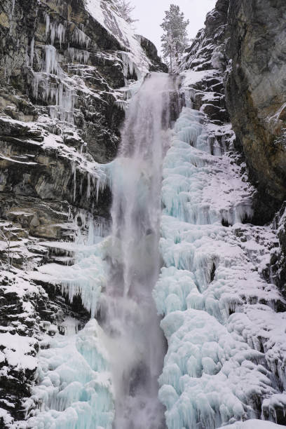 istock Frozen waterfall in North Cascades 1460580069