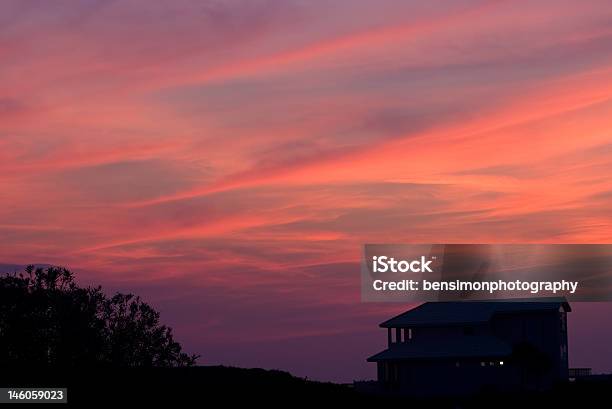 Sonnenuntergang Über Beach House Stockfoto und mehr Bilder von Baum - Baum, Berufliche Beschäftigung, Bildhintergrund