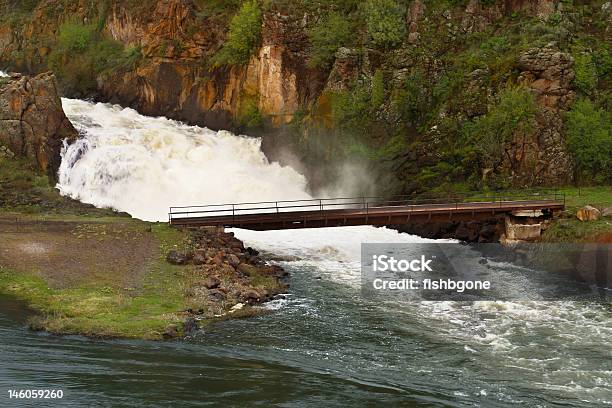 Wasserfall Unter Der Brücke Stockfoto und mehr Bilder von Bach - Bach, Blau, Brücke