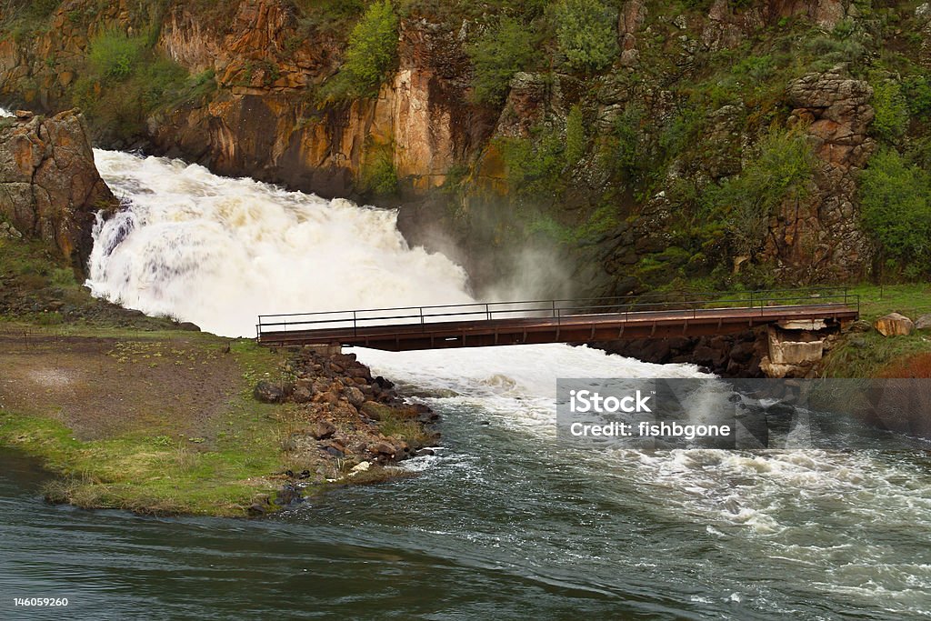 Ponte em cachoeira - Foto de stock de Azul royalty-free