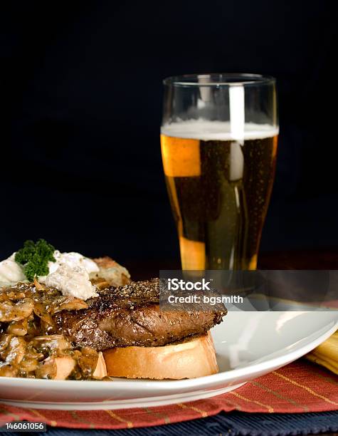 Jantar De Bife Com Batata E - Fotografias de stock e mais imagens de Rábano-rústico - Rábano-rústico, Almoço, Assado