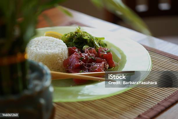 Inserción De Estilo Hawaiano Ahi Foto de stock y más banco de imágenes de Al vapor - Al vapor, Alga Marina, Alimentos cocinados