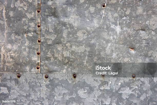 Foto de Parede De Metal e mais fotos de stock de Abstrato - Abstrato, Antigo, Cinza - Descrição de Cor