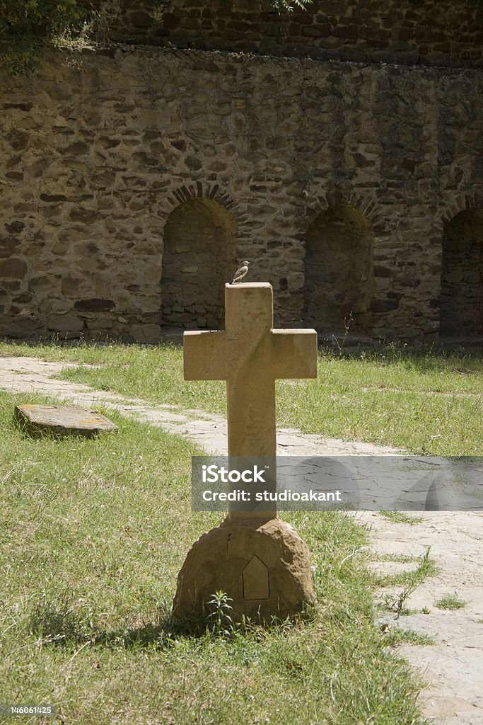 Cruce en monasterio - Foto de stock de Cristianismo libre de derechos