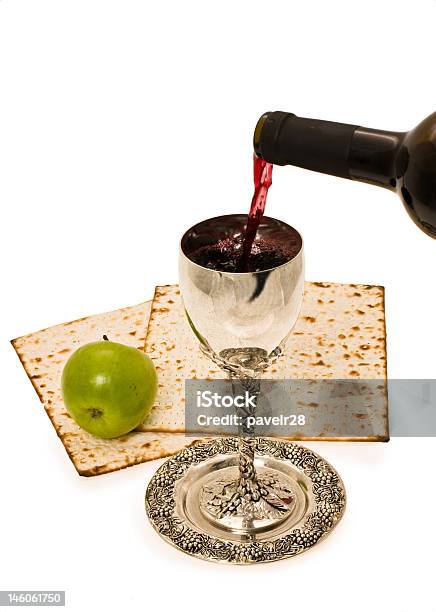 Shabbats Vino Nella Coppa - Fotografie stock e altre immagini di Alchol - Alchol, Bere, Bicchiere da vino