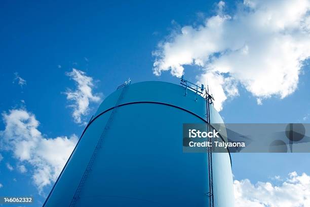 Cilíndrico Torre De Almacenamiento Foto de stock y más banco de imágenes de Gas natural - Gas natural, Acero, Agricultura