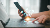 chatbot-chat-mit-ki-k%C3%BCnstliche-intelligenz-mann-mit-technologie-intelligente-roboter-ki.jpg?b=1&s=170x170&k=20&c=9KK_iI234bMebXaYEqgONeiq4LZA82CsCDj_a_lT5_A=