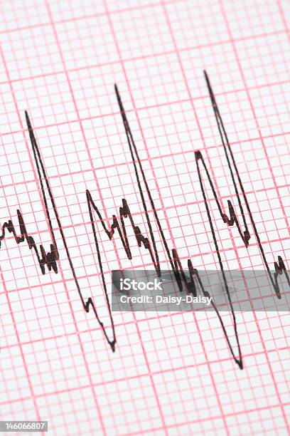 Impresión De Cardiograph Foto de stock y más banco de imágenes de Asistencia sanitaria y medicina - Asistencia sanitaria y medicina, Ejercicio físico, Equipo médico de escaneo