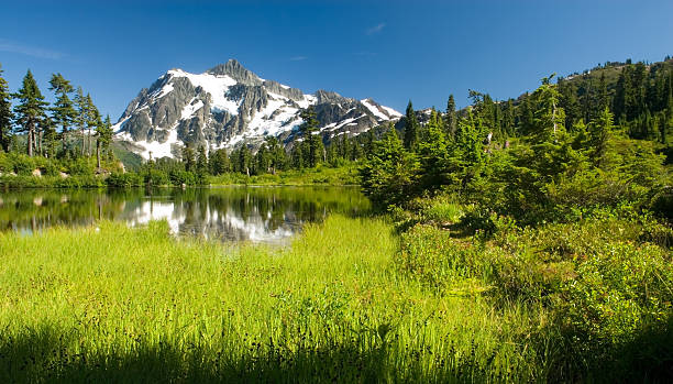 実装 shuksan 湖の写真 - picture lake ストックフォトと画像