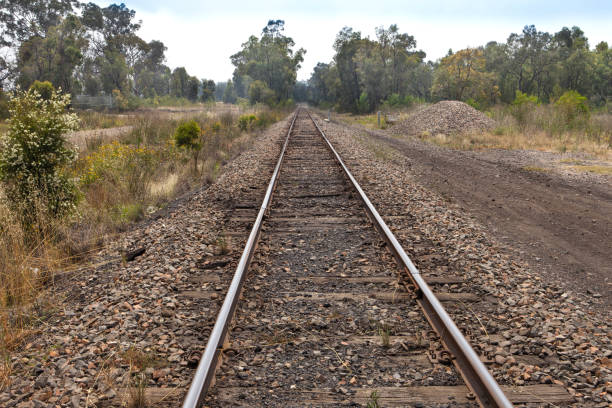 línea ferroviaria en australia. - train coal mining australia fotografías e imágenes de stock