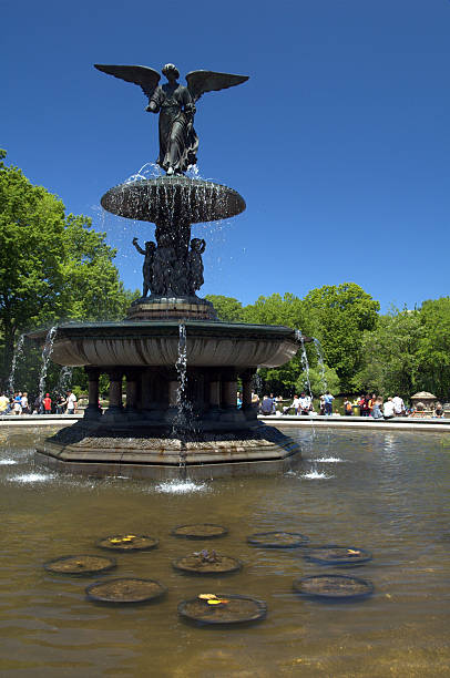 istock Bethesda Fountain 146068062