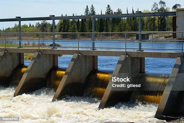 Dam En Whisteshell Provincial Park Foto de stock y más banco de imágenes de Agua - Agua, Aire libre, Canadá