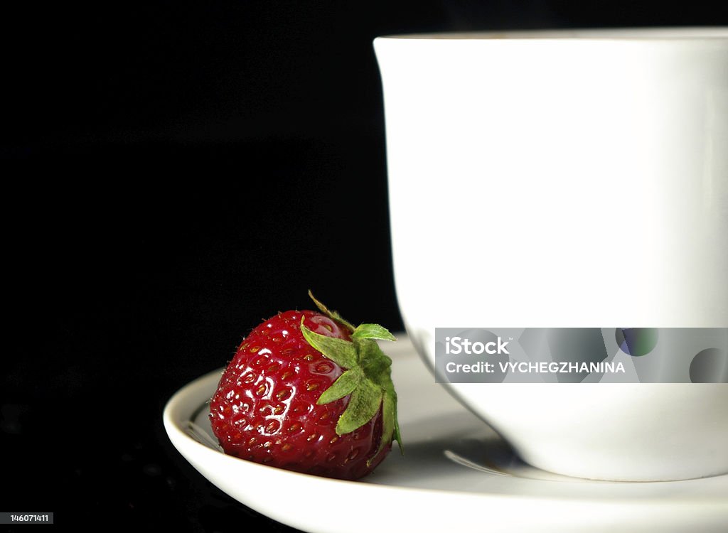 Taza de café y fresas - Foto de stock de Alimento libre de derechos