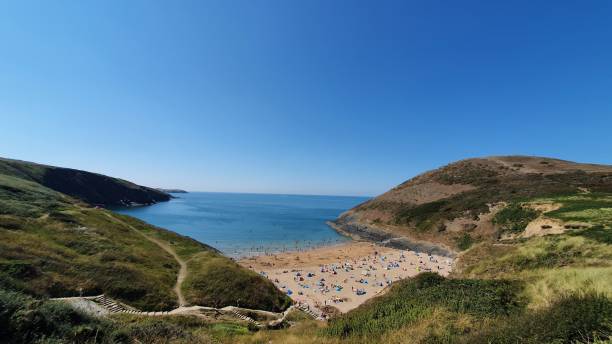 istock Traeth Mwnt beach in england 1460716667