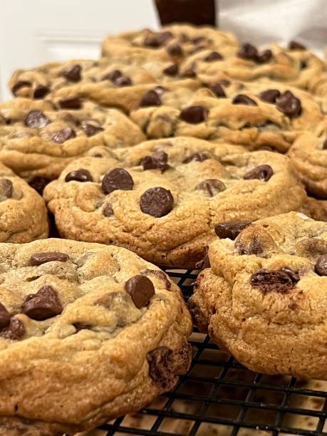 istock Vertical closeup of chocolate chip cookies on a cooking dish 1460725270
