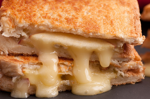 grilled cheese sandwiches with apple and brie, take out style